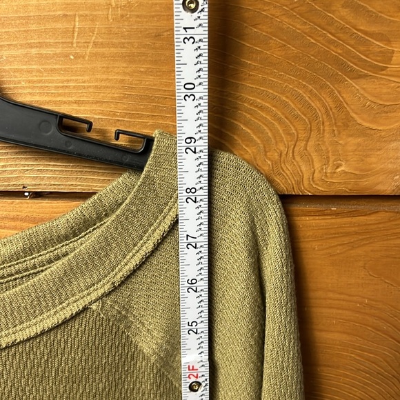 Free People We The Free Olive Green Long Sleeve Top Side Slits Soft Xs oversized - Picture 3 of 9